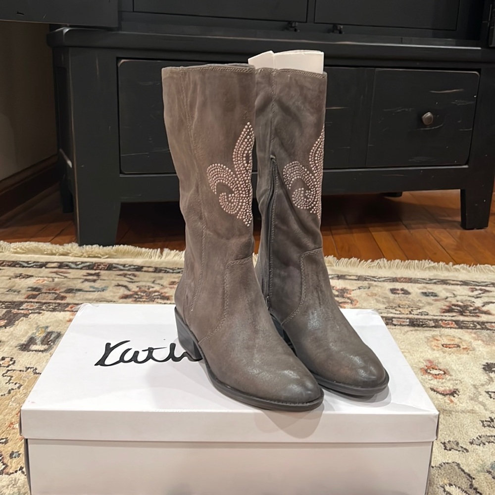 Kathy Van Zeeland Fleur de Lis Studded Boots.  Washed Olive. Size 9 Medium.